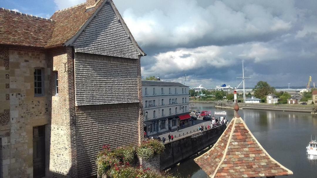 La Petite Cabane Du Pecheur Honfleur Exterior foto